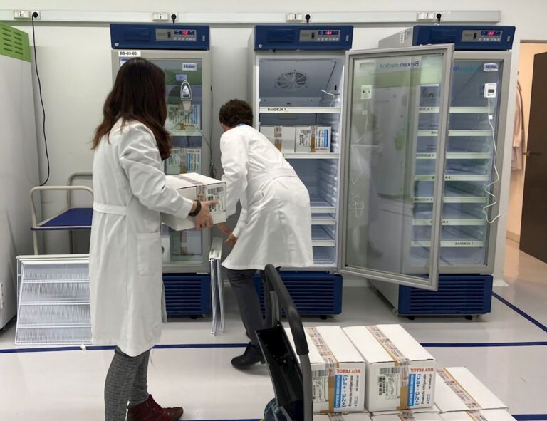 Sanidad descarta la vacunación voluntaria con AstraZeneca a menores de 60