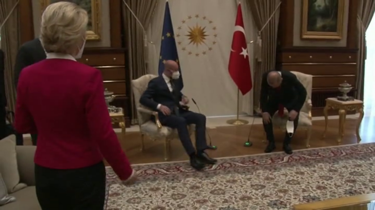 Bruselas critica el trato a Von der Leyen en Turquía