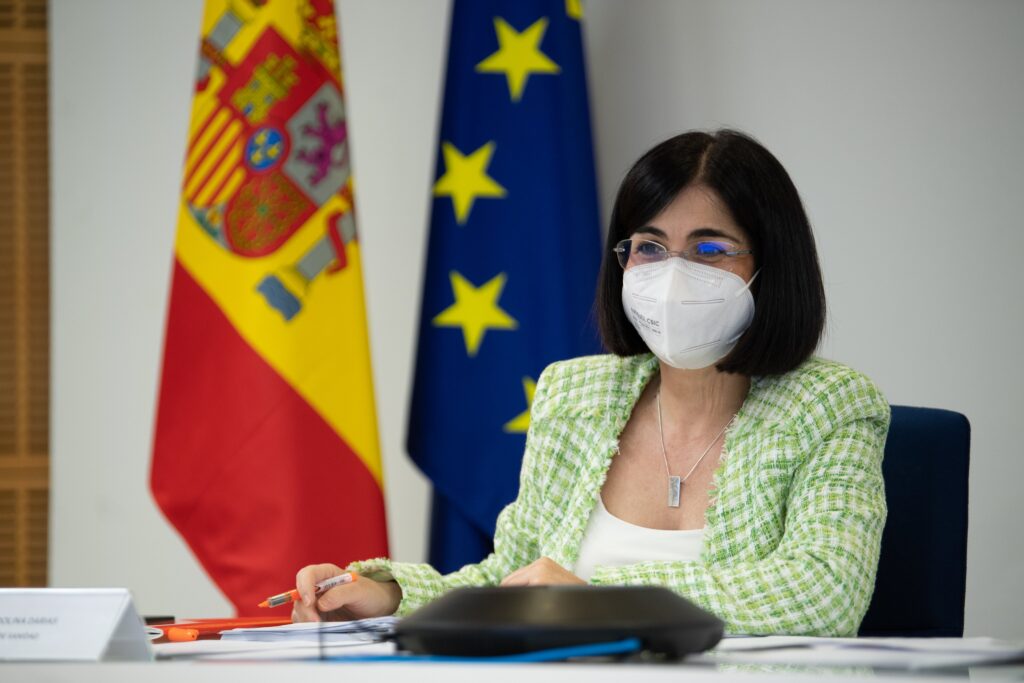 Carolina Darias destaca que en España "vamos como un tiro vacunando"