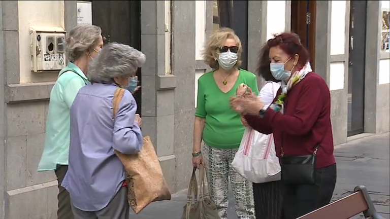 Los médicos urgen al Gobierno a regular el uso de mascarillas, aún necesarias