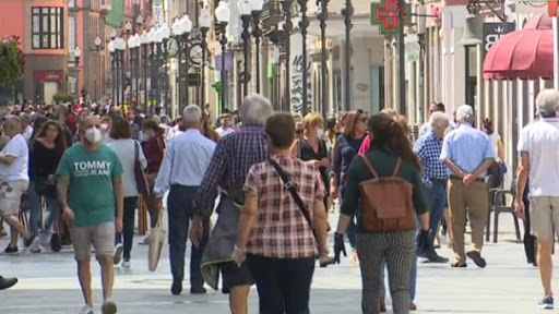 Canarias extiende hasta el 31 de agosto la limitación de personas en reuniones