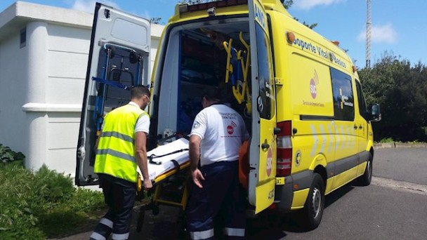 Muere el conductor de un turismo tras chocar contra un camión en Tenerife