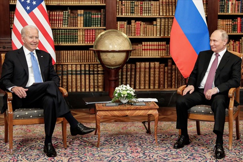 Los embajadores de EEUU y Rusia regresarán a Moscú y Washington