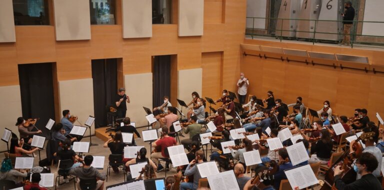Dudamel conecta con su orquesta de noveles: «Me siento parte, soy ellos»