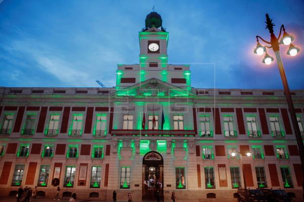 España ilumina verde ELA