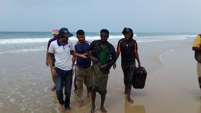 Hallan más de 150 migrantes muertos tras el vuelco de un barco en Yemen