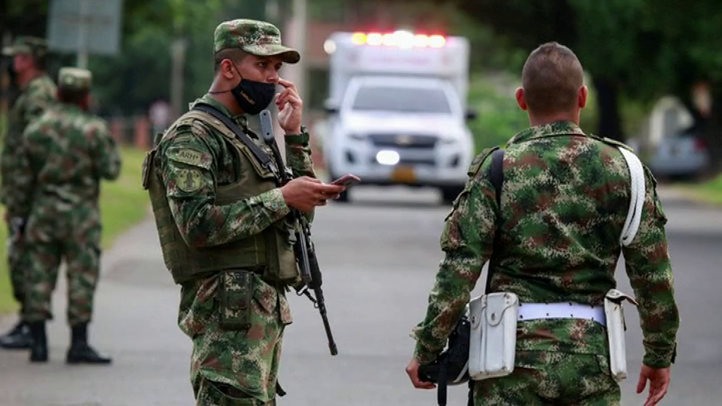 36 heridos por la explosión de un coche bomba en un cuartel de Colombia