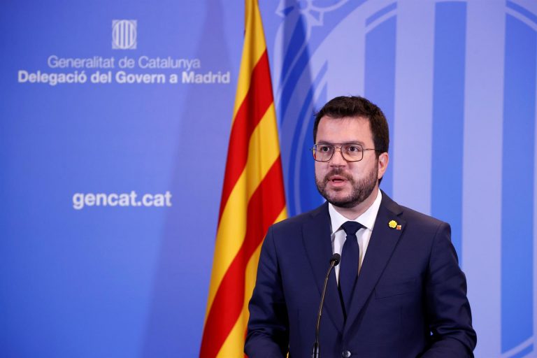 Sánchez y Aragonès abrirán de nuevo la mesa de diálogo en septiembre con posiciones muy diferenciadas