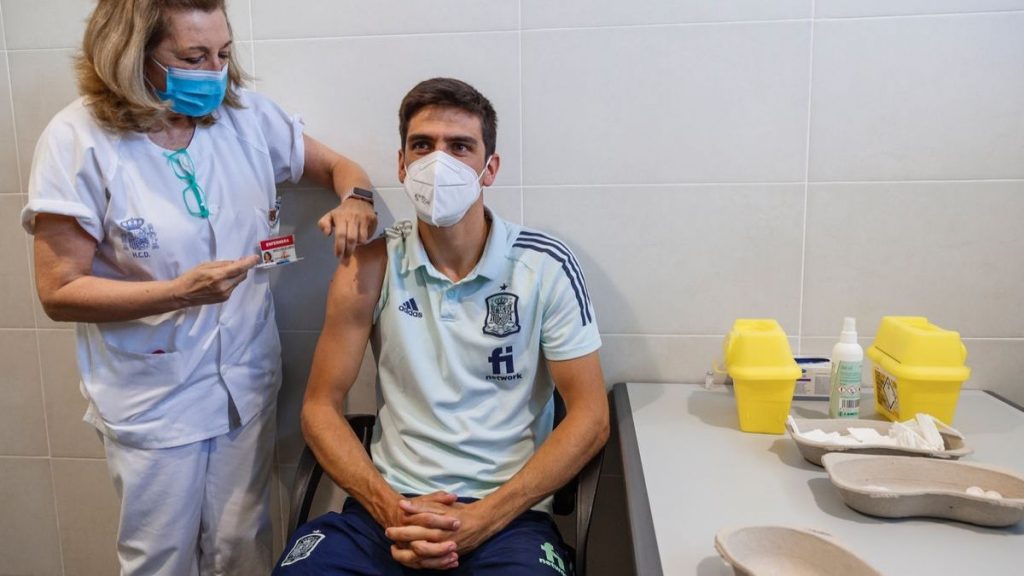 La selección de fútbol se vacuna a tres días de su estreno en la Eurocopa