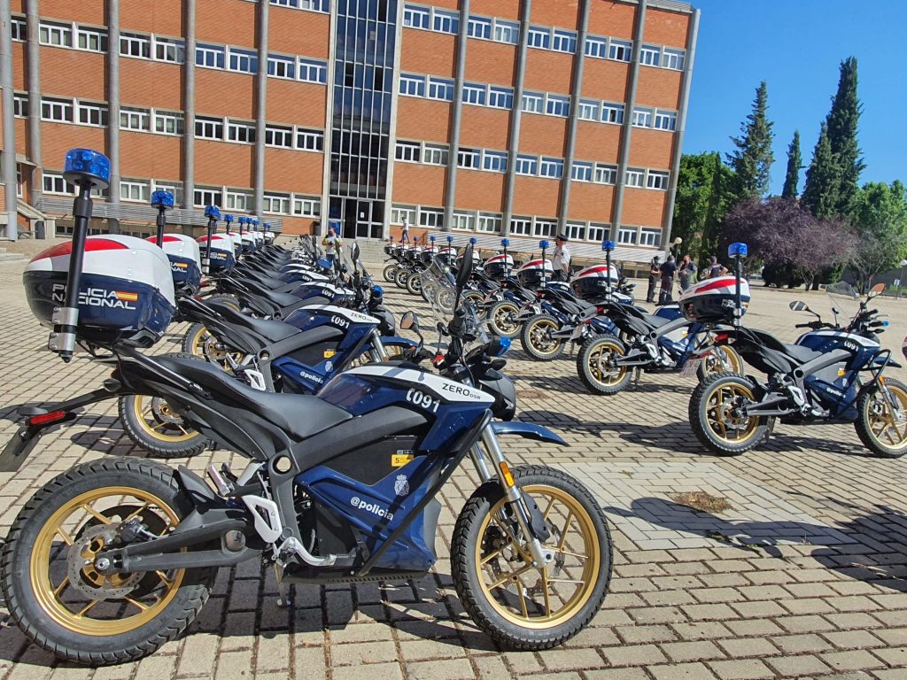 La Policía Nacional incorpora 22 motocicletas eléctricas a su flota de vehículos policiales