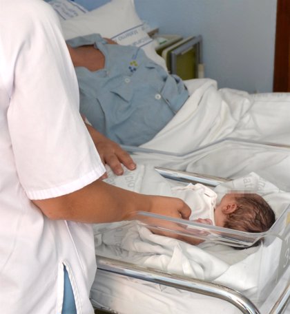 La tasa de natalidad en Canarias desciende un 28%