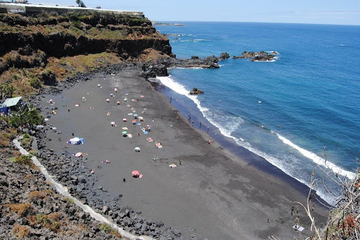 Cierre inmediato de la playa del Bollullo en La Orotava por desprendimientos