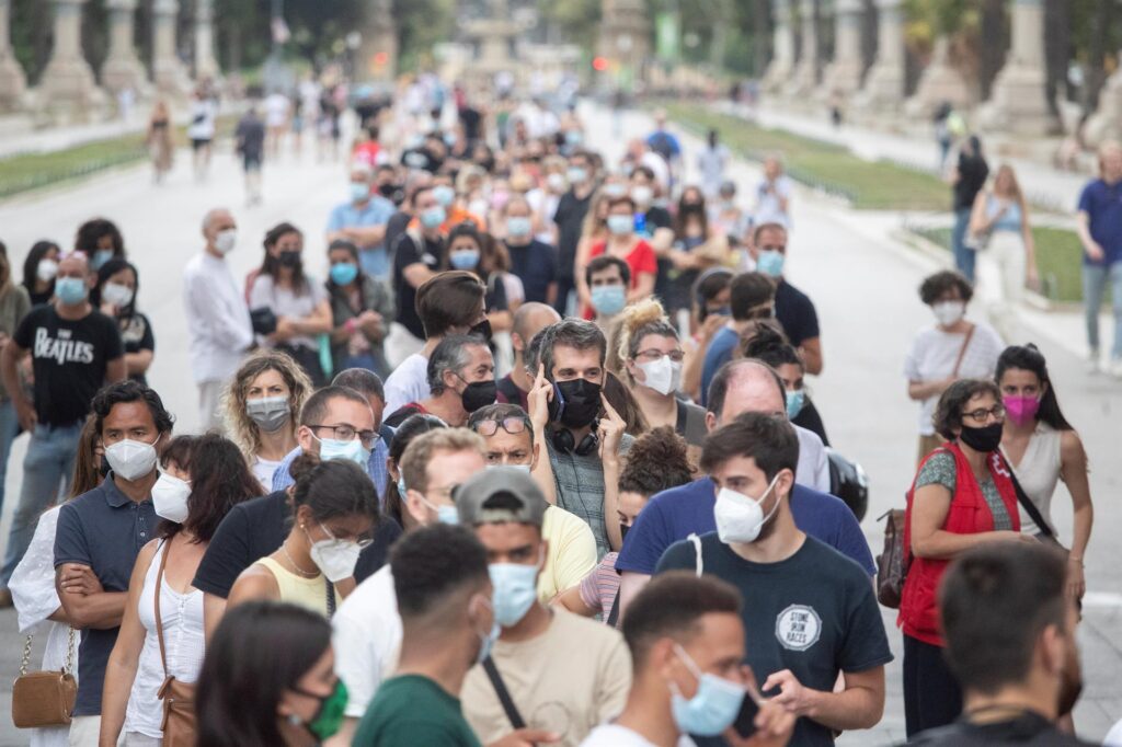 España supera la barrera de los 8 millones de contagios por COVID-19
