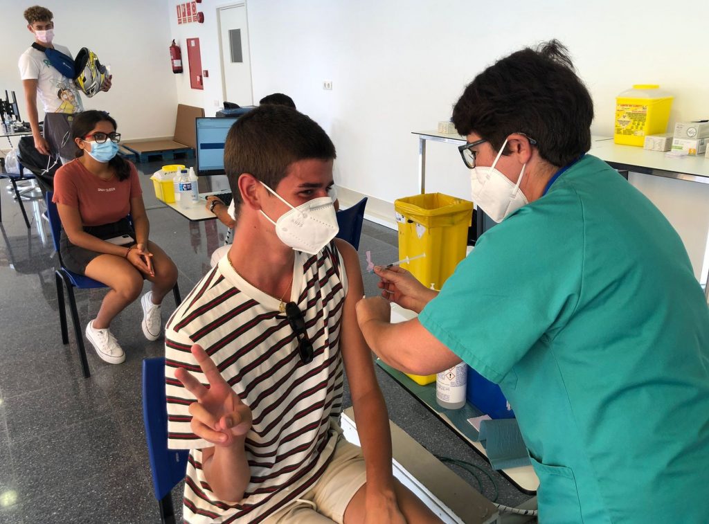 Más del 81% de la población diana en Canarias ya está inmunizada