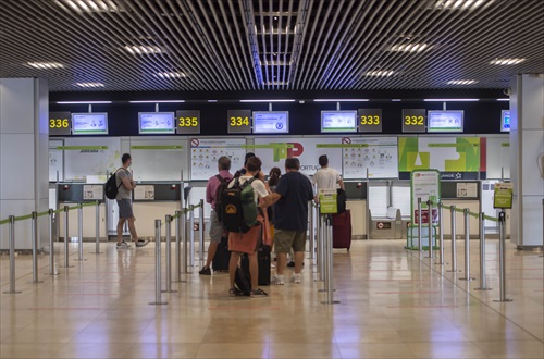 Los pasajeros podrán volver a ir acompañados a los aeropuertos españoles
