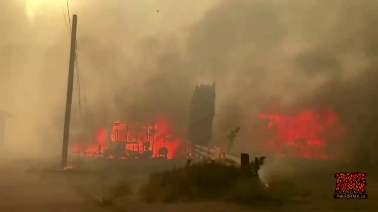 Un incendio arrasa la localidad canadiense de Lytton, epicentro de la ola de calor