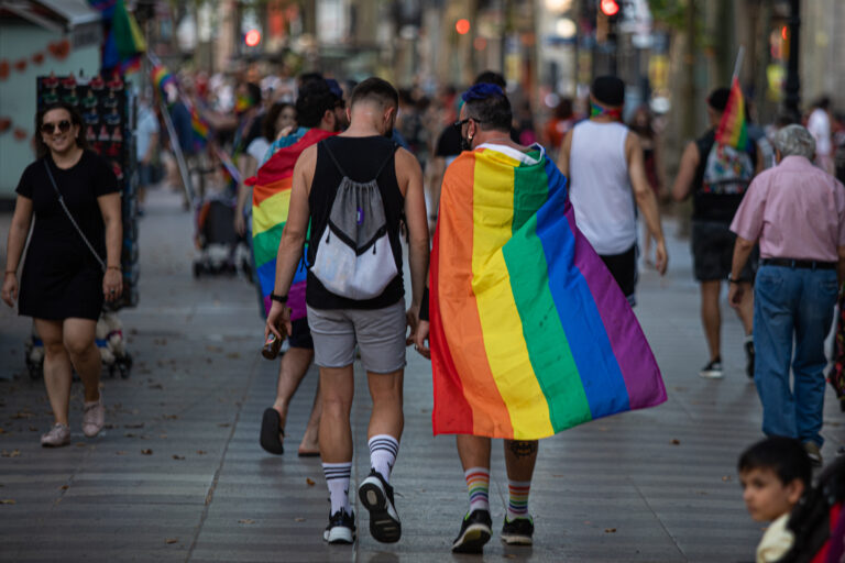 Bruselas expedienta a Hungría y Polonia por violar los derechos fundamentales del colectivo LGTBIQ