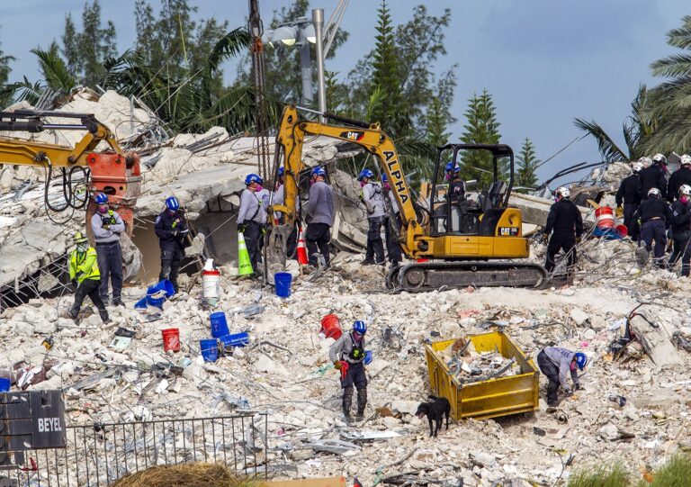 Ascienden a 36 los muertos por el derrumbe del edificio en Miami