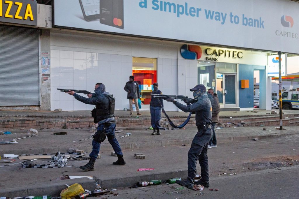 El balance de muertos en las protestas de Sudáfrica aumenta a 217