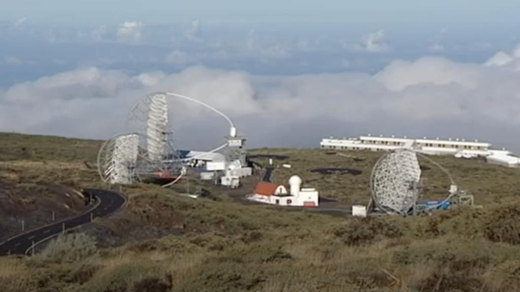 La ceniza del volcán obliga a cerrar  los telescopios del IAC 