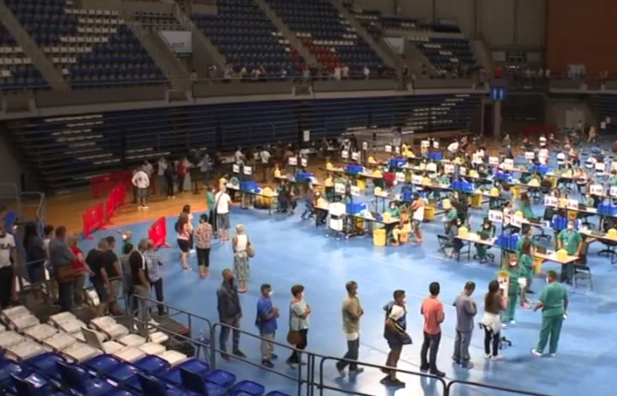 Concluye la jornada de 24 horas de vacunación masiva en el Pabellón Santiago Martín de Tenerife