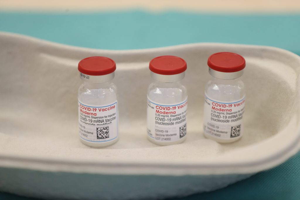 Canarias analiza pedir a funcionarios sin vacunar pruebas diagnósticas