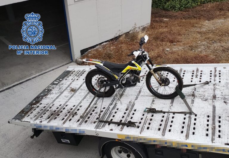Detenidos dos hombres por el “alunizaje” en un comercio de motocicletas