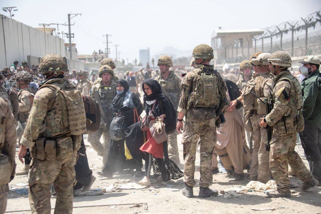EEUU, Reino Unido y Australia advierten sobre una "alta amenaza terrorista" en el aeropuerto de Kabul