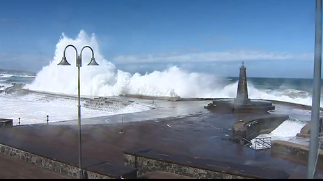 Pleamar en Bajamar, La Laguna, Tenerife. Imagen de archivo