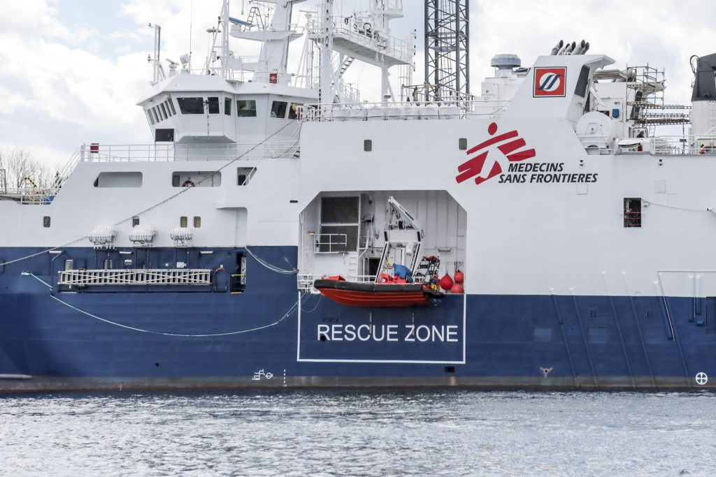 El barco de rescate de MSF ya tiene a bordo a más de 550 migrantes y refugiados
