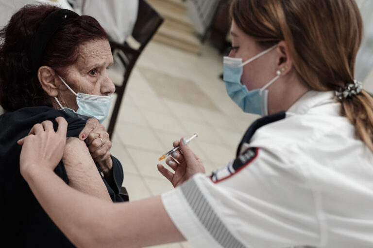 Israel notifica más de 3.000 casos diarios de coronavirus por primera vez desde marzo