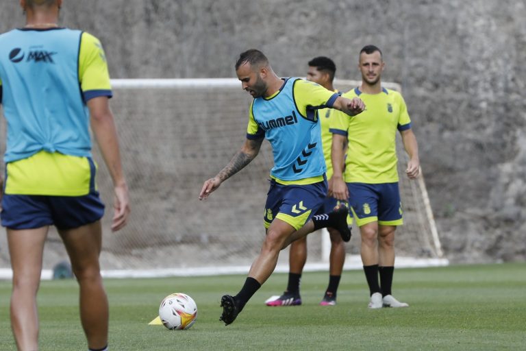 La UD Las Palmas ya prepara la visita del Valladolid el domingo con afición en las gradas