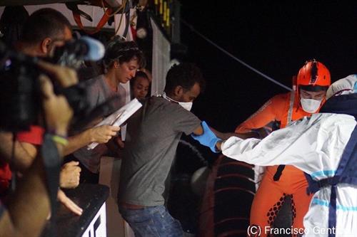 Llegan 539 migrantes a Italia durante la jornada del sábado