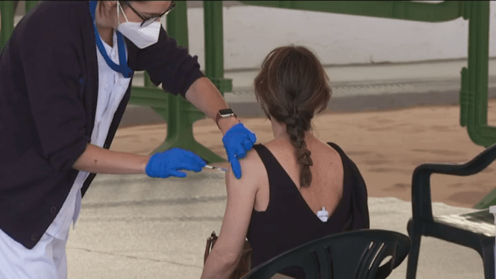 El 83,32% de la población mayor de 12 años de Canarias está vacunada