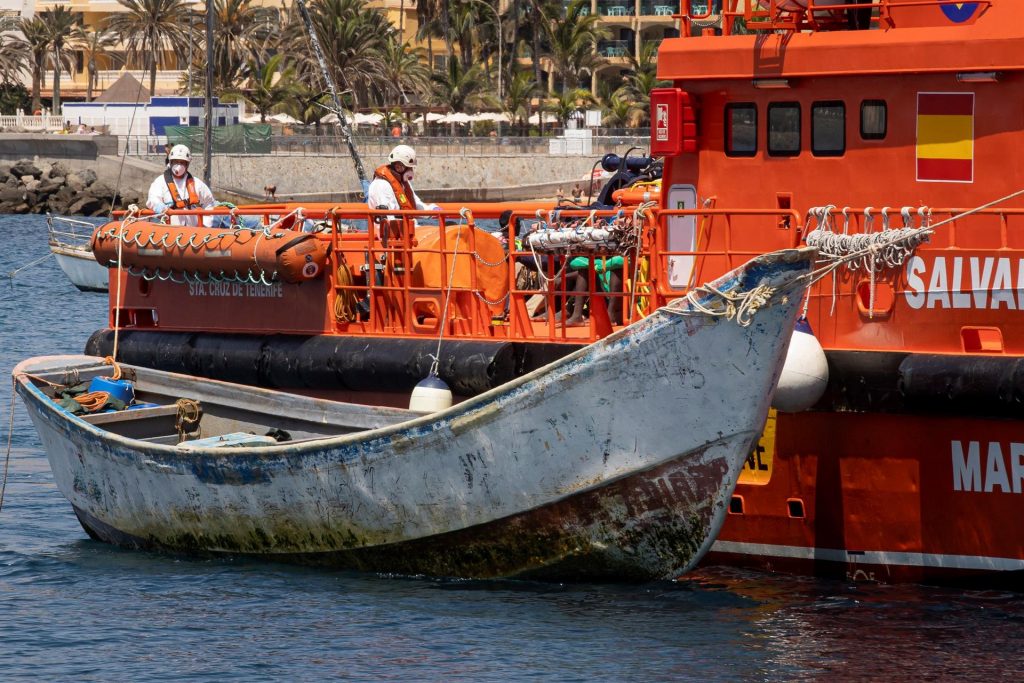 Sigue la llegada de migrantes a Canarias tras rescatar a otros 75