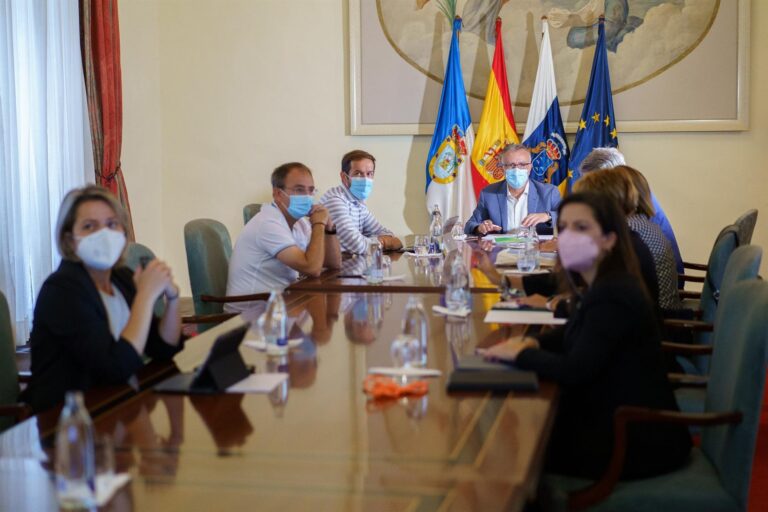 Canarias habilita 11 millones de ayuda urgente y abre una oficina de apoyo