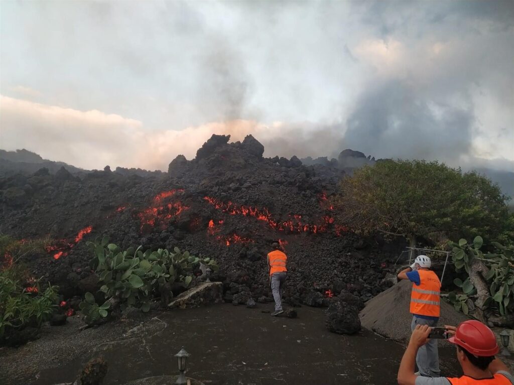 La superficie cubierta de lava crece un 50 % en doce horas y llega a 153 Has