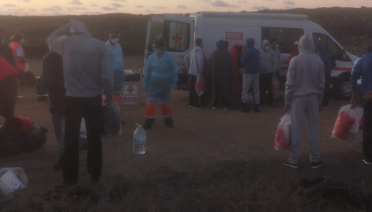 Rescatan a los 33 ocupantes de una patera al sur de Gran Canaria