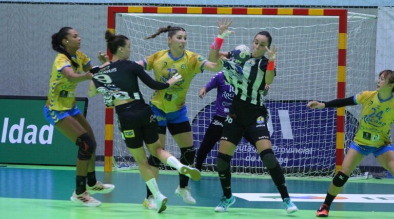 El Rocasa Grancanaria logró su tercera victoria consecutiva ante el Costa del Sol Málaga (27-39)