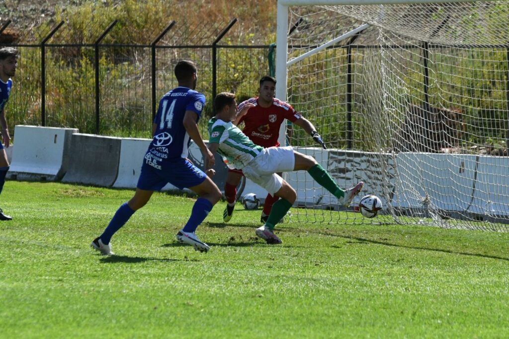 Un gol poco antes del descanso condena a la UD San Fernando en Antequera 