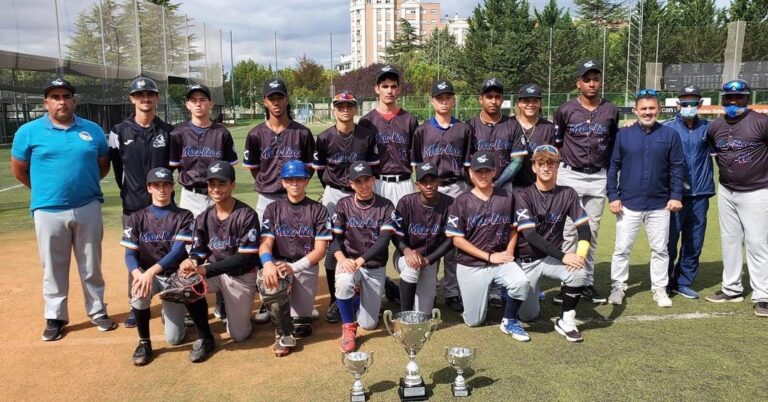 Marlins Puerto Cruz, campeón de España al derrotar al Viladecans (18-1)