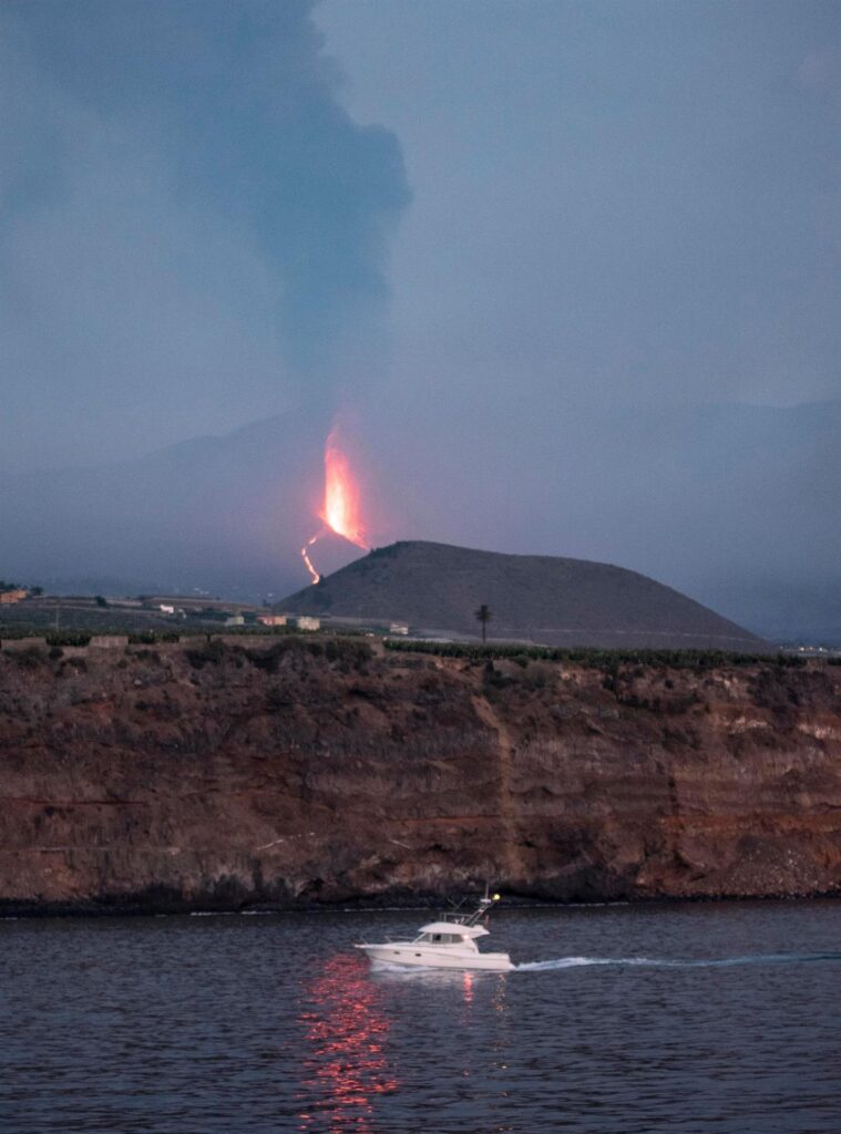 Torres asegura que la previsión es que la lava llegue de forma "inminente" a la costa 