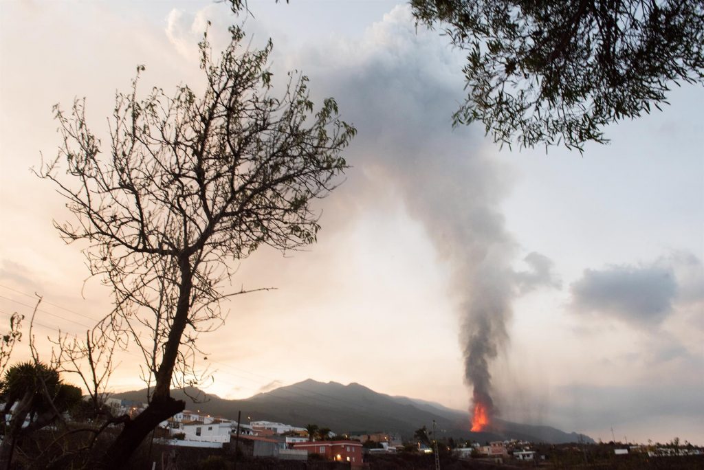 Continúan suspendidas las clases en cinco municipios en La Palma