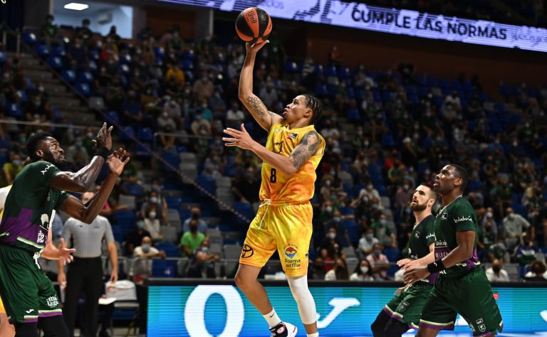 El Granca asalta el Carpena sobre la bocina (79-80)