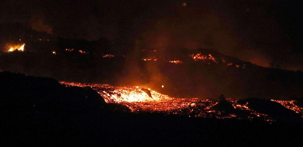 La nueva colada de lava destruye lo que quedaba en Todoque