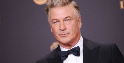 Muere una mujer en rodaje en EEUU al recibir un disparo del actor Alec Baldwin con una pistola de utilería