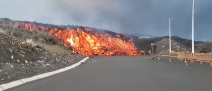 La lava ocupa ya 640 hectáreas y obliga a evacuar a 6.400 personas 
