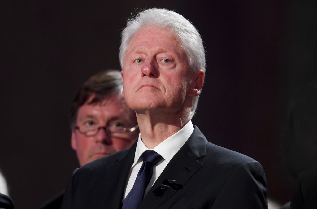 Bill Clinton sale del hospital tras varios días ingresado por una infección en la sangre