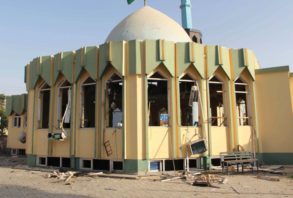 120 fallecidos en atentado suicida a una mezquita chií en Afganistán