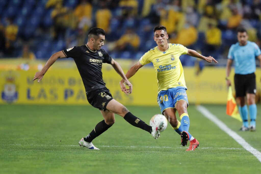 La UD Las Palmas se recrea ante el Alcorcón en el Gran Canaria (3-0)